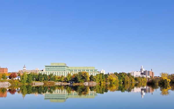 L'Université Trent réduit de 80 à 90% les utilisateurs touchés par le phishing grâce au pare-feu DNS D-Zone (en Anglais)