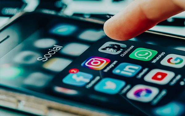 Canadians slowly move away from ‘toxic’ and ‘addictive’ Facebook