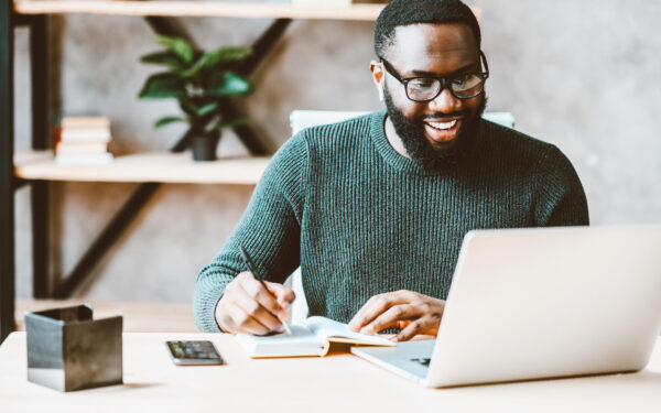 Vous présentez une demande de subvention à CIRA? Voici six conseils pour vous mettre sur la voie du succès