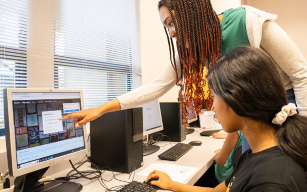 Renforcer la résilience numérique des enfants : comment un projet de sécurité en ligne financé par CIRA est porteur de changement pour les jeunes